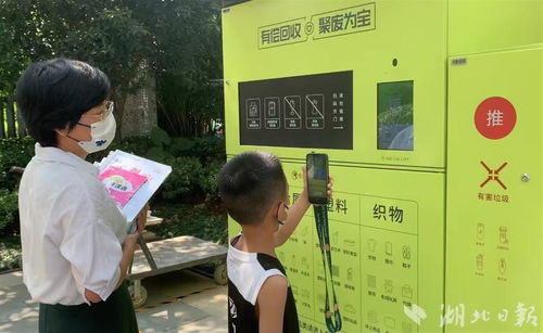垃圾可換錢 智能回收機亮相武漢
